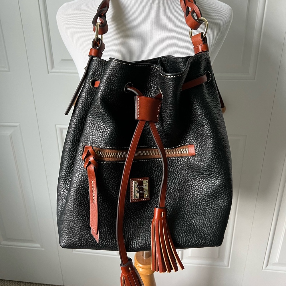 Dooney & Bourke black, pebble, leather bag
